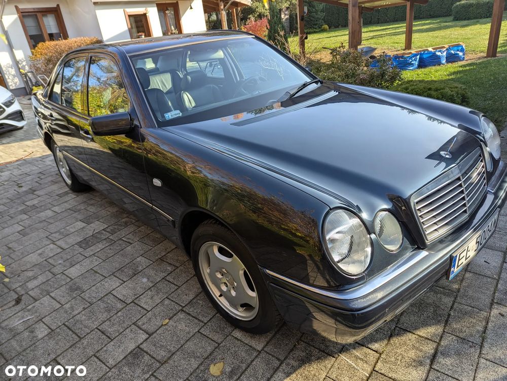 Mercedes-Benz Klasa E 250 TD Elegance - 3