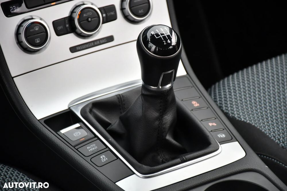 Volkswagen Passat Variant 1.6 TDI BlueMotion Technology Business Edition - 22