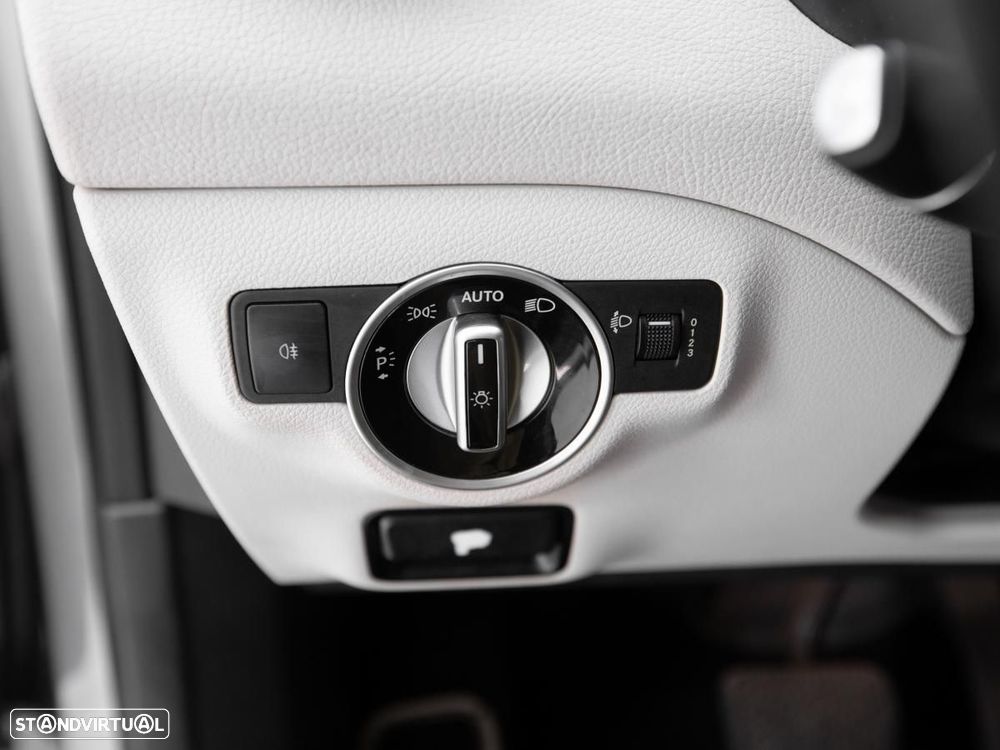 Mercedes-Benz GLA 200 - 12