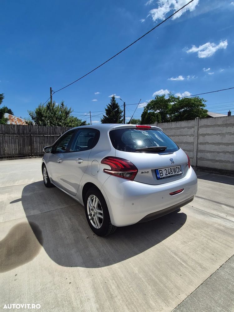 Peugeot 208 1.2 L PureTech Allure - 2