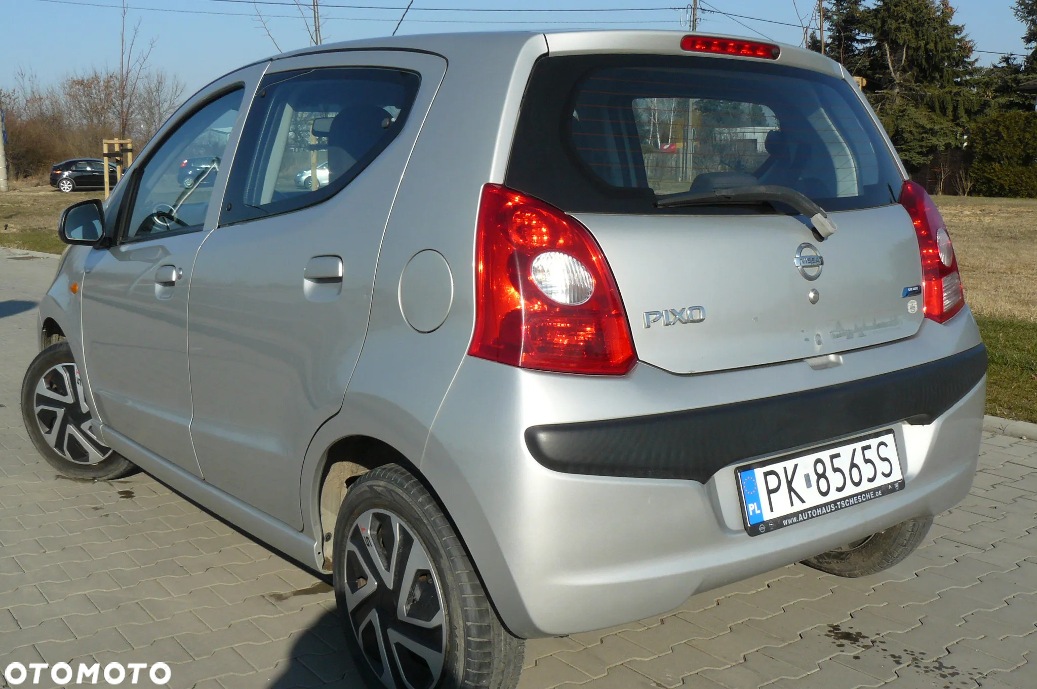 Nissan Pixo - 2
