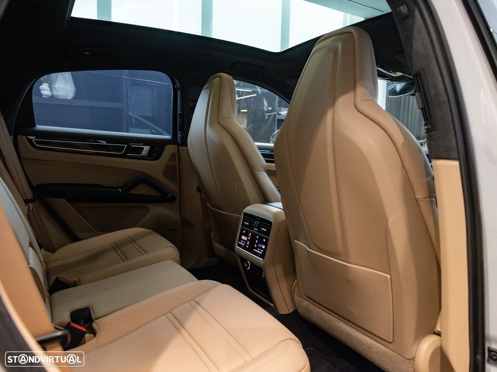 Porsche Cayenne Coupé E-Hybrid Platinum Edition - 40