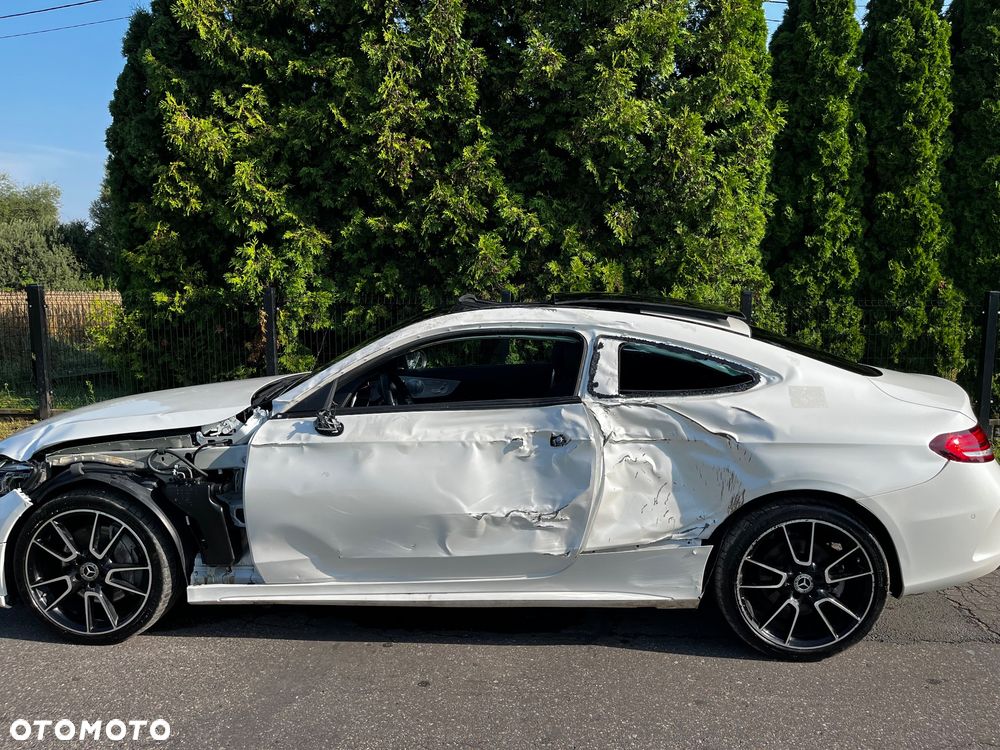 Mercedes-Benz Klasa C 300 9G-TRONIC AMG Line - 2