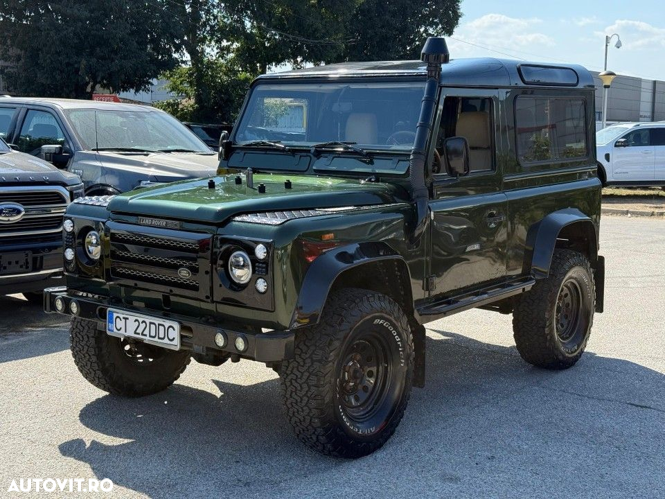 Land Rover Defender - 2