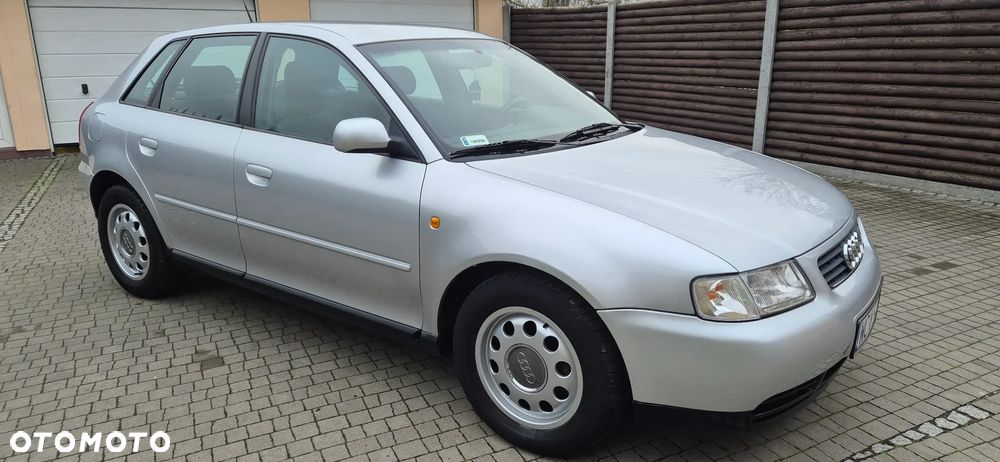 Audi A3 Sportback 1.6 Ambiente - 3