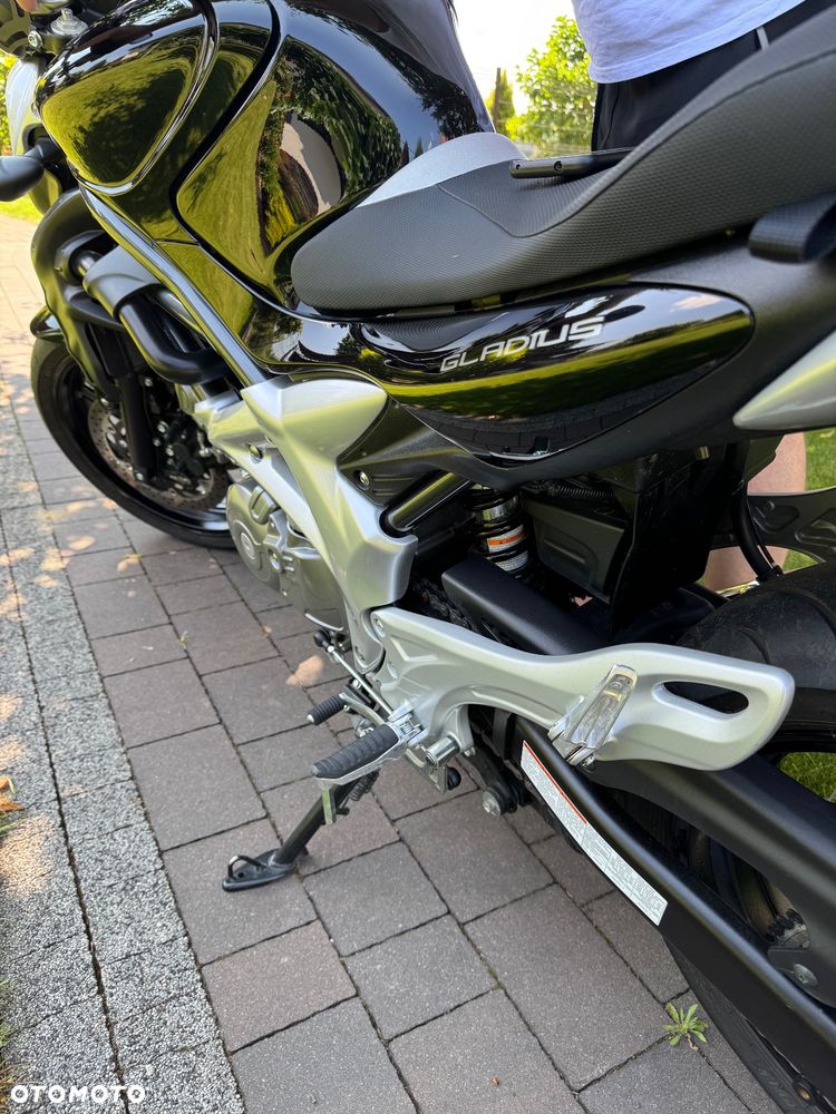 Suzuki Gladius - 8