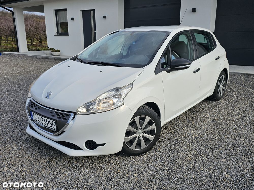 Peugeot 208 - 8