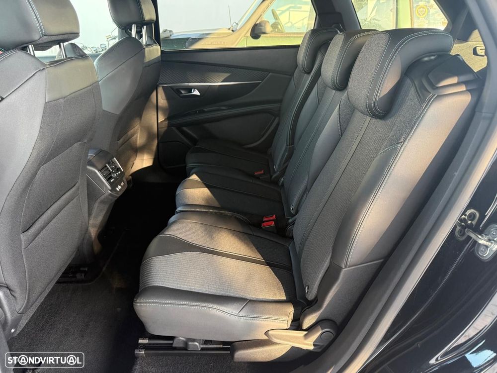 Peugeot 5008 1.2 PureTech Allure Pack EAT8 - 17