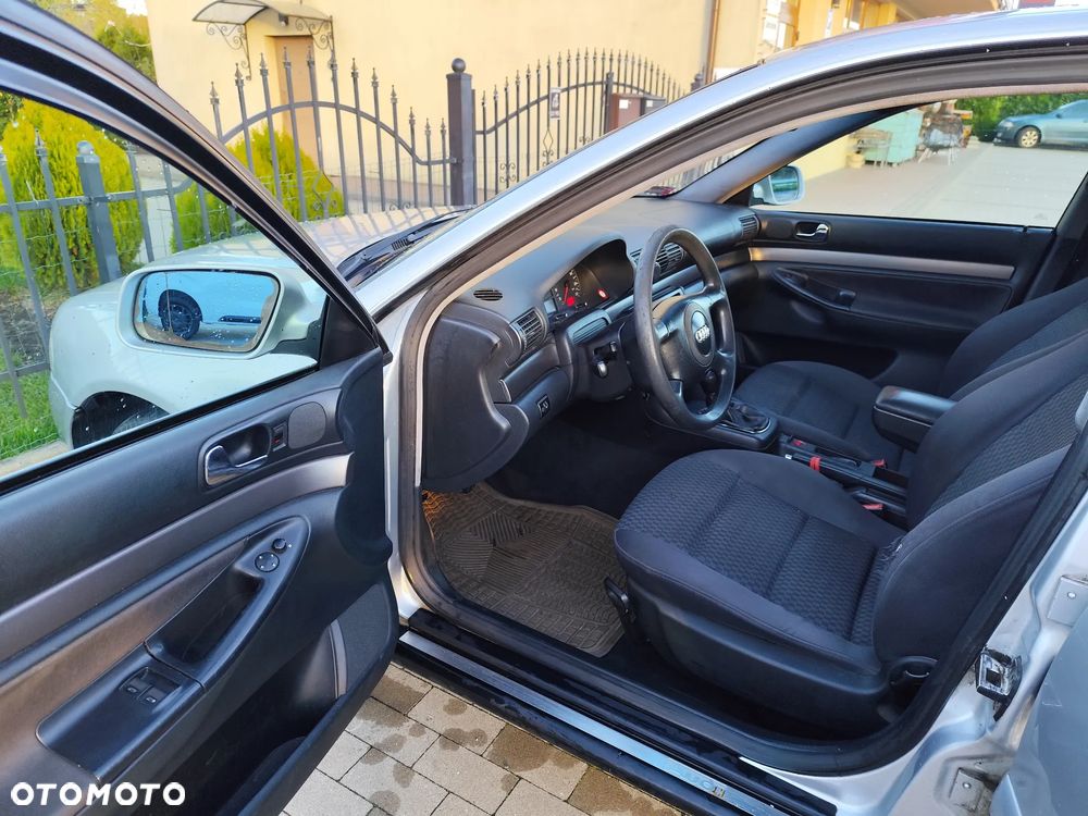 Audi A4 Avant - 25