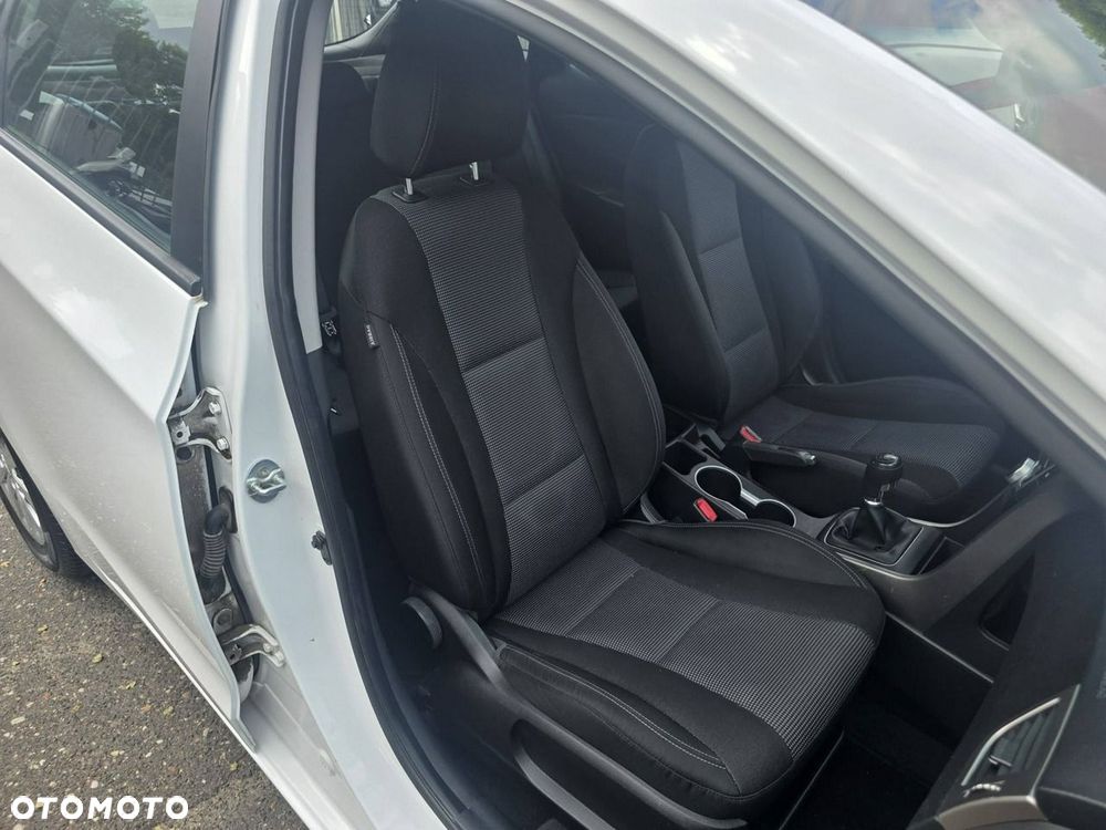 Hyundai i30 1.6 D Classic + - 23