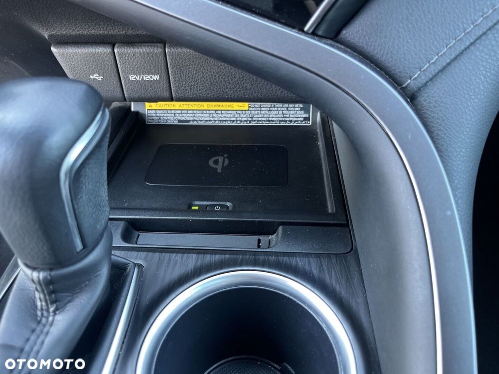 Toyota Camry 2.5 Hybrid Executive CVT - 18