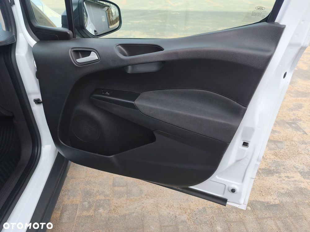 Ford Transit Courier - 35