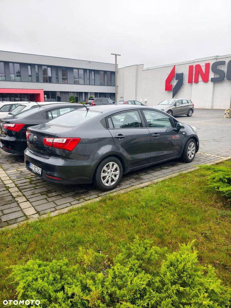 Kia Rio - 4