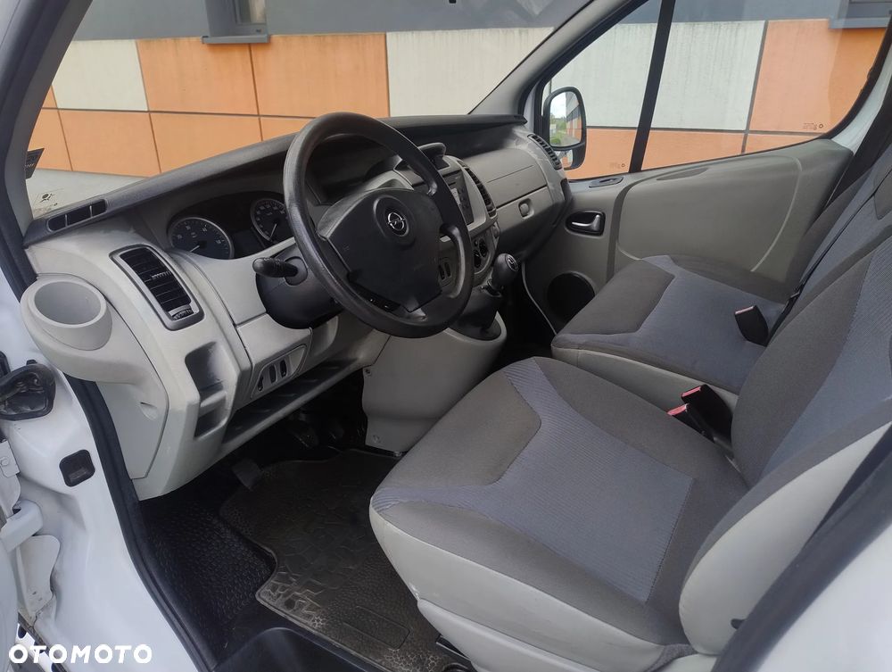 Opel Vivaro - 8