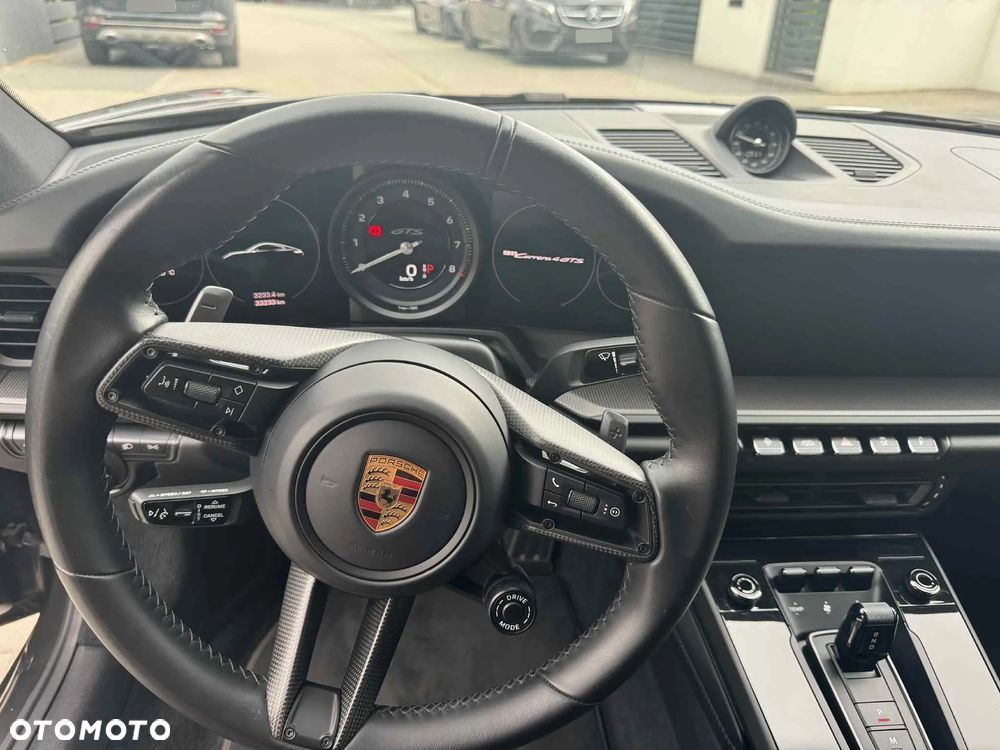 Porsche 911 Carrera 4 GTS - 7