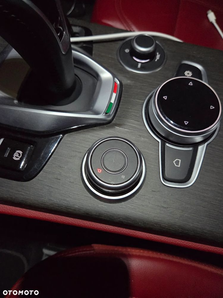 Alfa Romeo Stelvio 2.0 Turbo 16V AT8-Q4 Ti - 11