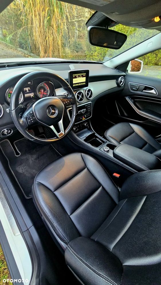 Mercedes-Benz GLA 250 7G-DCT Urban - 11