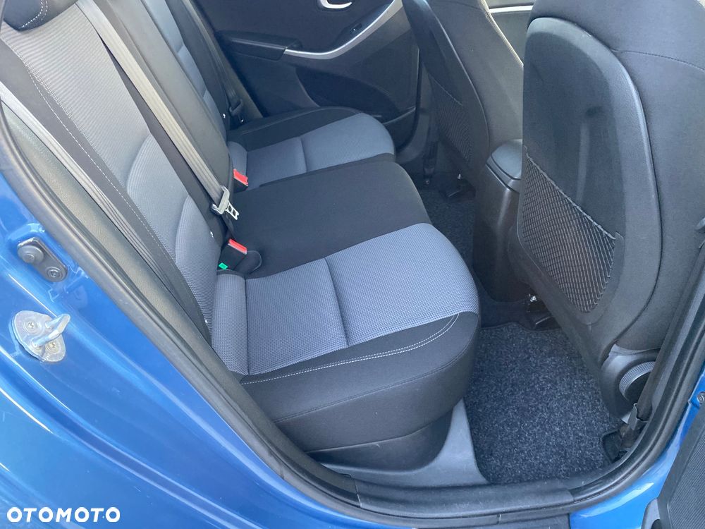 Hyundai i30 blue Kombi 1.4 YES Gold - 29