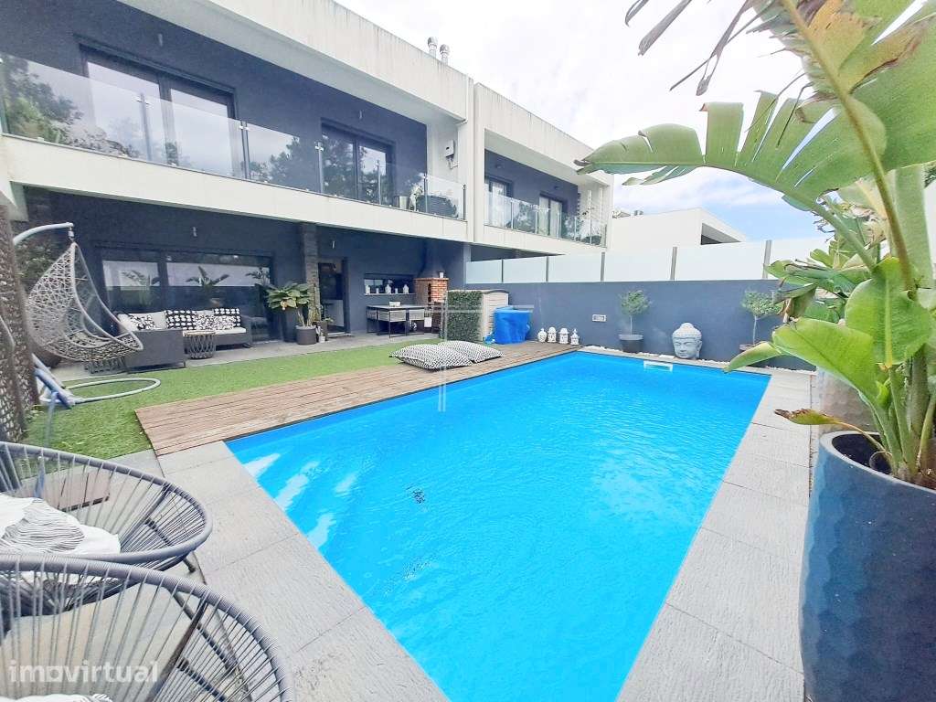 Moradia geminada T4, arquitetura contemporânea com garagem e piscin... - Grande imagem: 3/42
