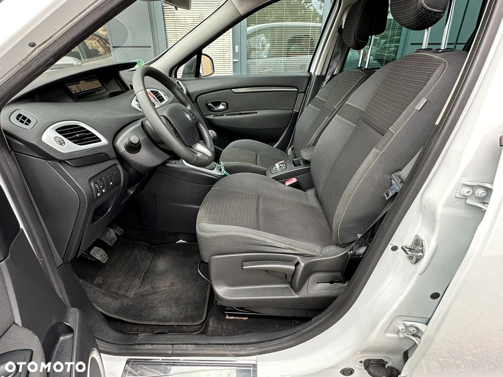 Renault Scenic 1.5 dCi Emotion - 11