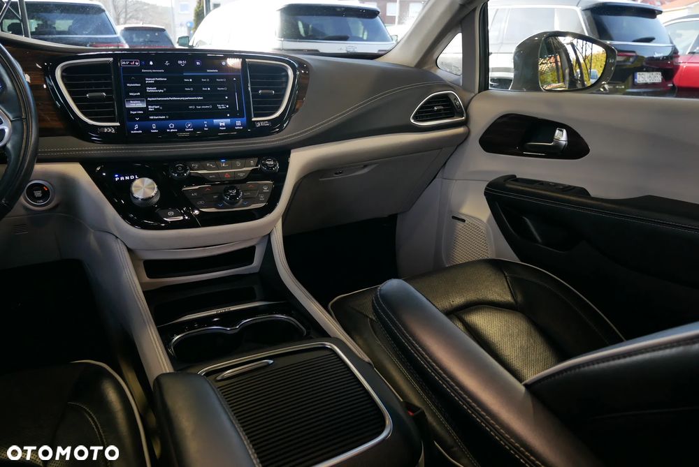 Chrysler Pacifica - 18