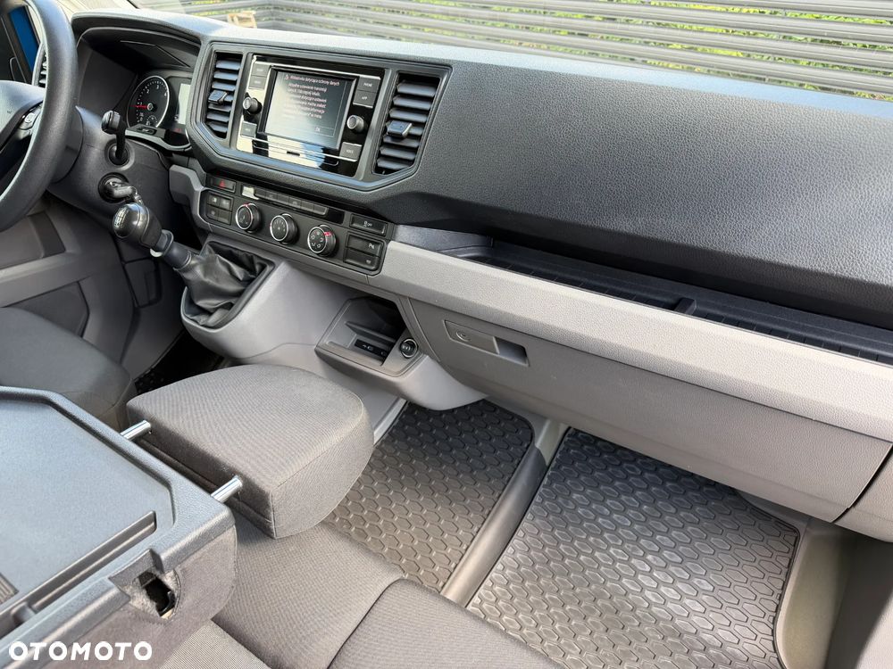 Volkswagen CRAFTER L2H1 Salon Polska Jak Nowy Pełny serwis ASO VW Trwał silnik 2.0TDI 140KM bez BiTurbo! Kamera cofania Parktroniki Przód oraz Tył, Fabryczna zabudowa przestrzeni ładunkowej, Homologacja VAT-1 Alarm, Tempomat z ogranicznikiem pręd.. MirrorLink, Android Auto, Apple Carplay, Ekran 6,5' - 16