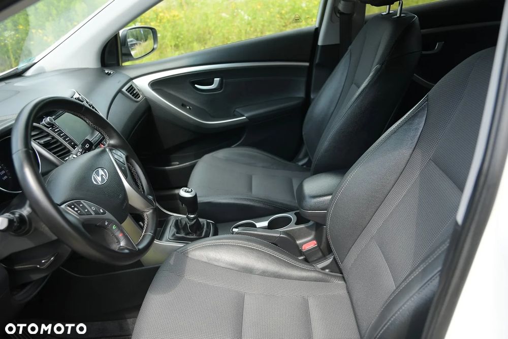 Hyundai i30 1.6 GDI Premium - 25
