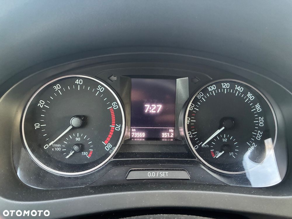 Skoda RAPID 1.2 TSI Ambition - 19