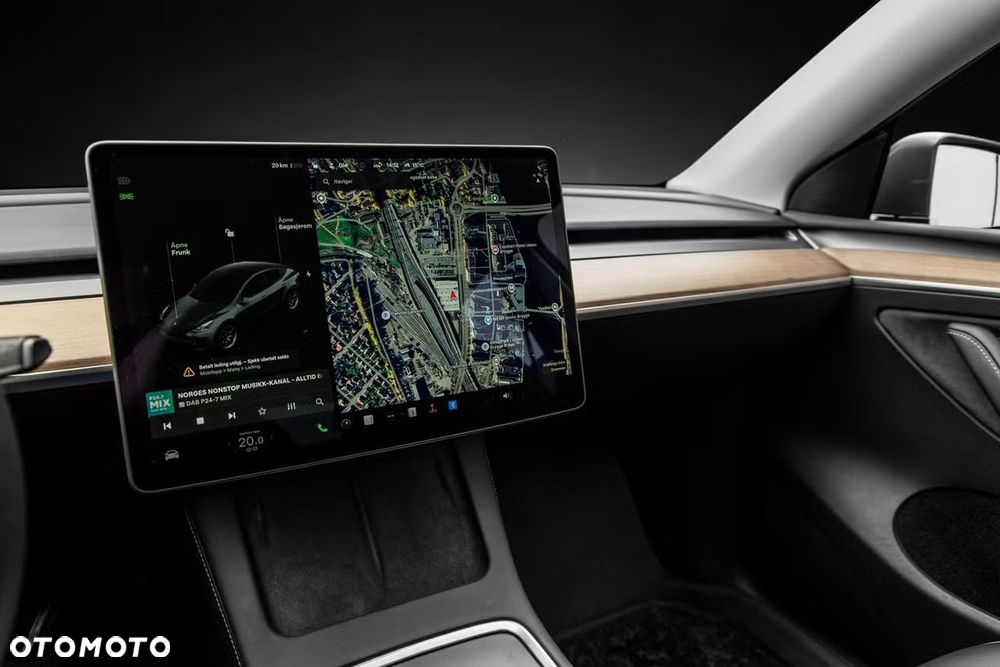 Tesla Model Y Long Range Dual Motor AWD - 8