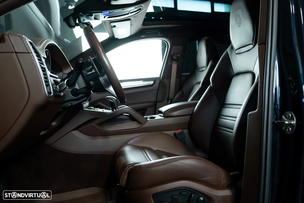 Porsche Cayenne Coupé E-Hybrid Platinum Edition - 31