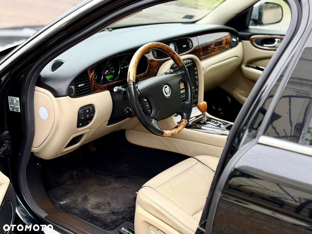 Jaguar XJ XJ8 4.2 Executive - 17