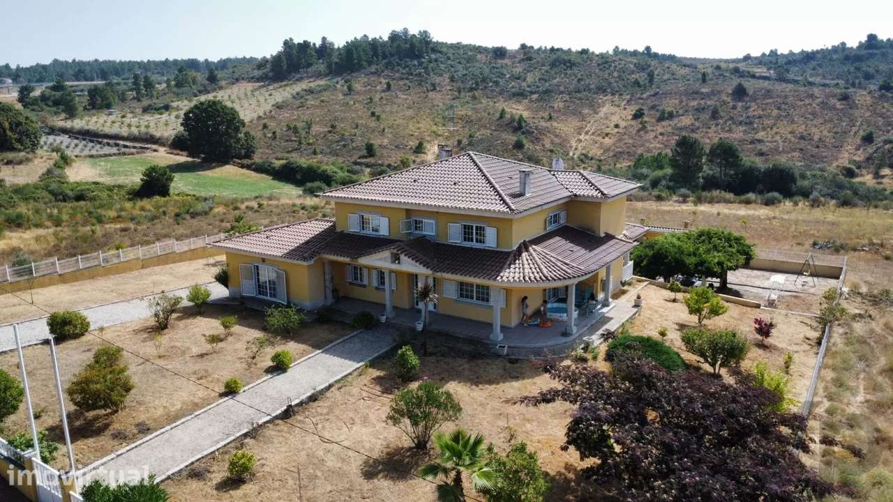 Casa Espaçosa em Valtorno: 6 Quartos para a Sua Família!