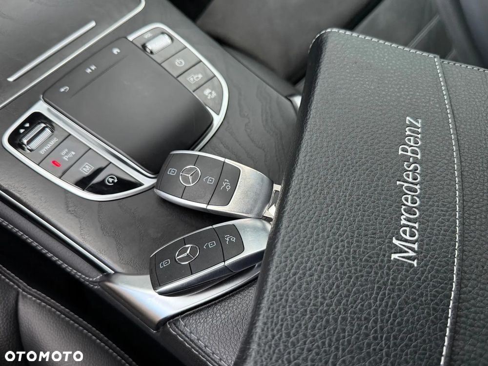 Mercedes-Benz GLC 200 d 4Matic 9G-TRONIC AMG Line Plus - 24