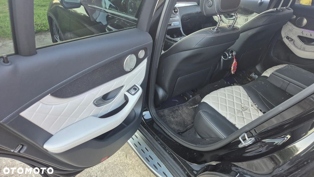 Mercedes-Benz GLC 300 d 4Matic 9G-TRONIC AMG Line - 20