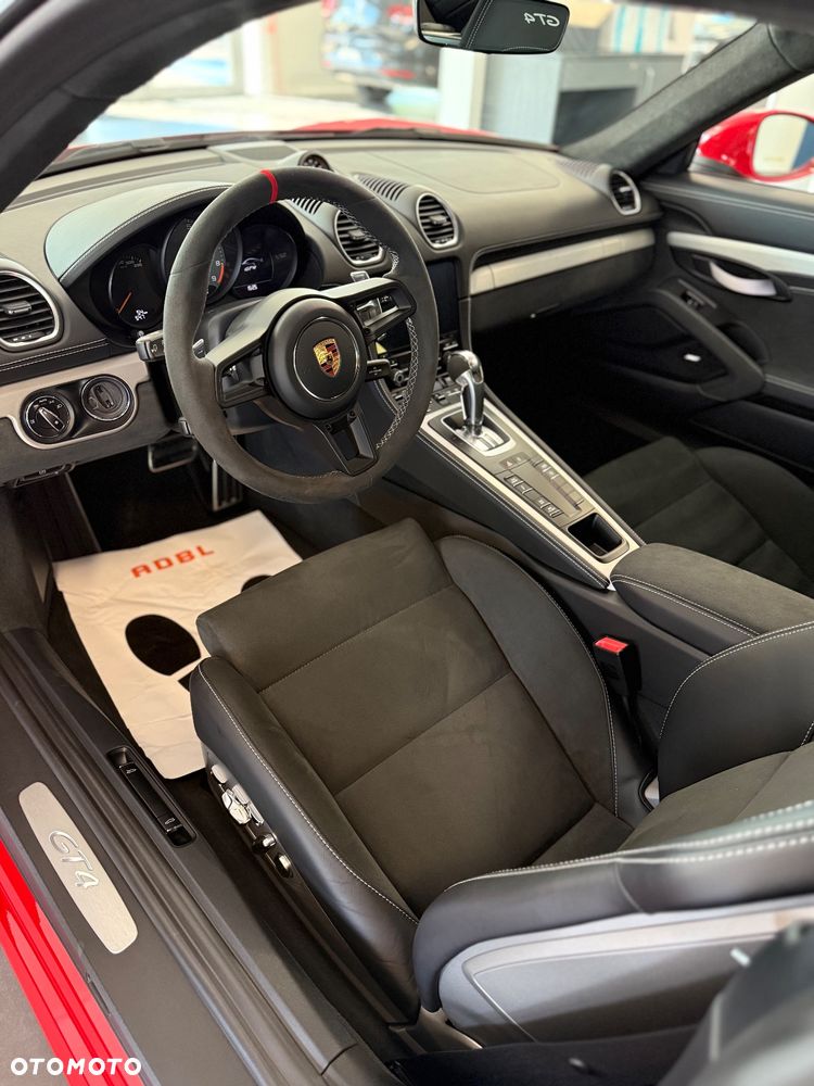 Porsche 718 Cayman - 27