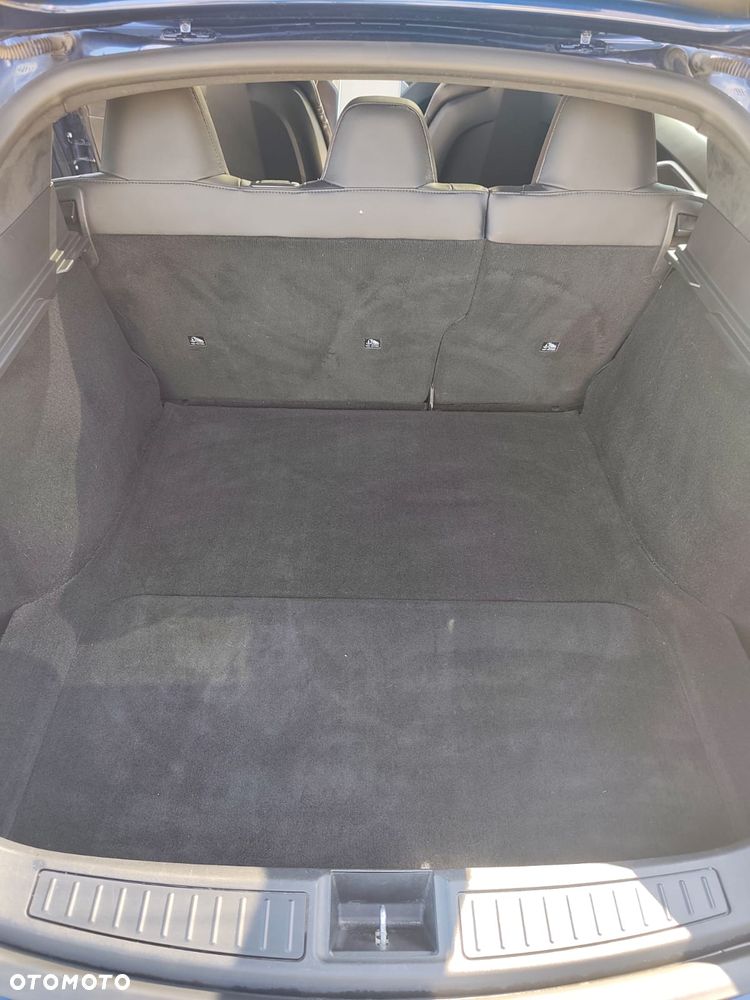 Tesla Model S - 12