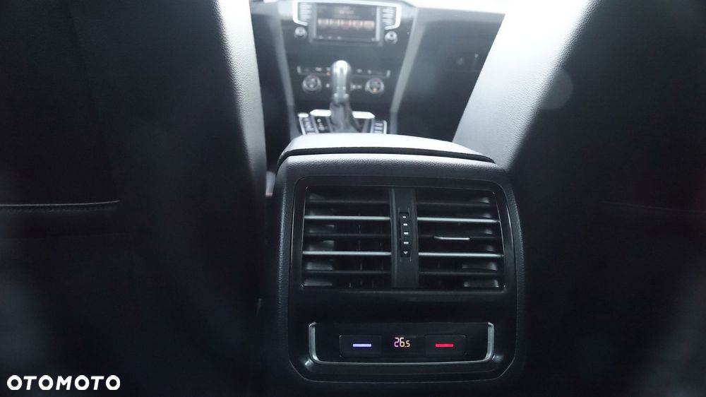 Volkswagen Passat - 38