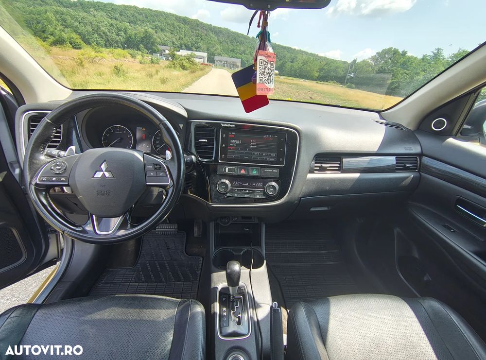 Mitsubishi Outlander - 13
