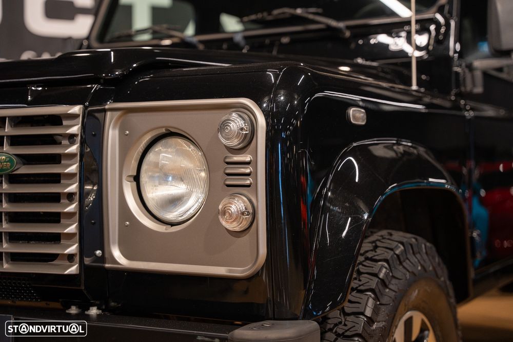 Land Rover Defender - 8