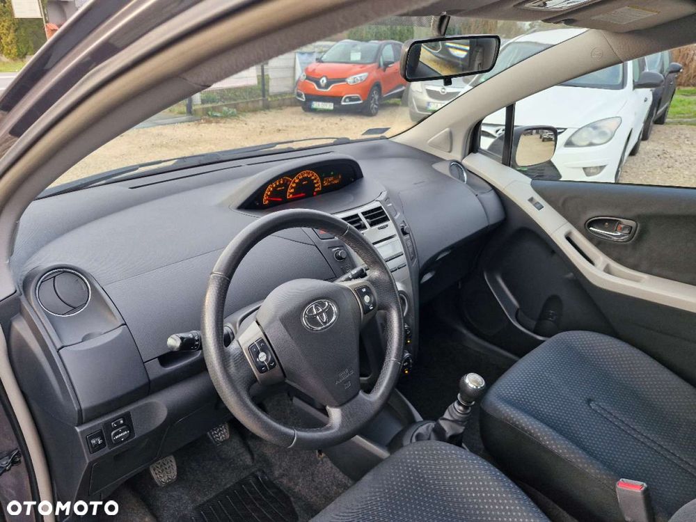 Toyota Yaris - 15
