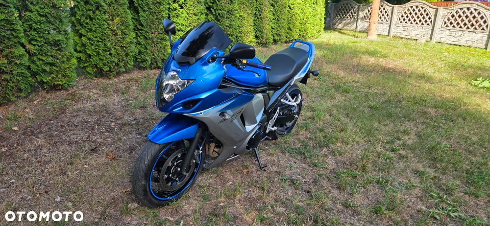 Suzuki GSX - 2