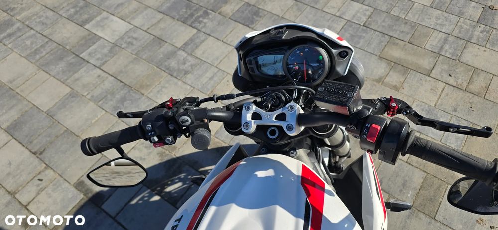 Triumph Street Triple - 10