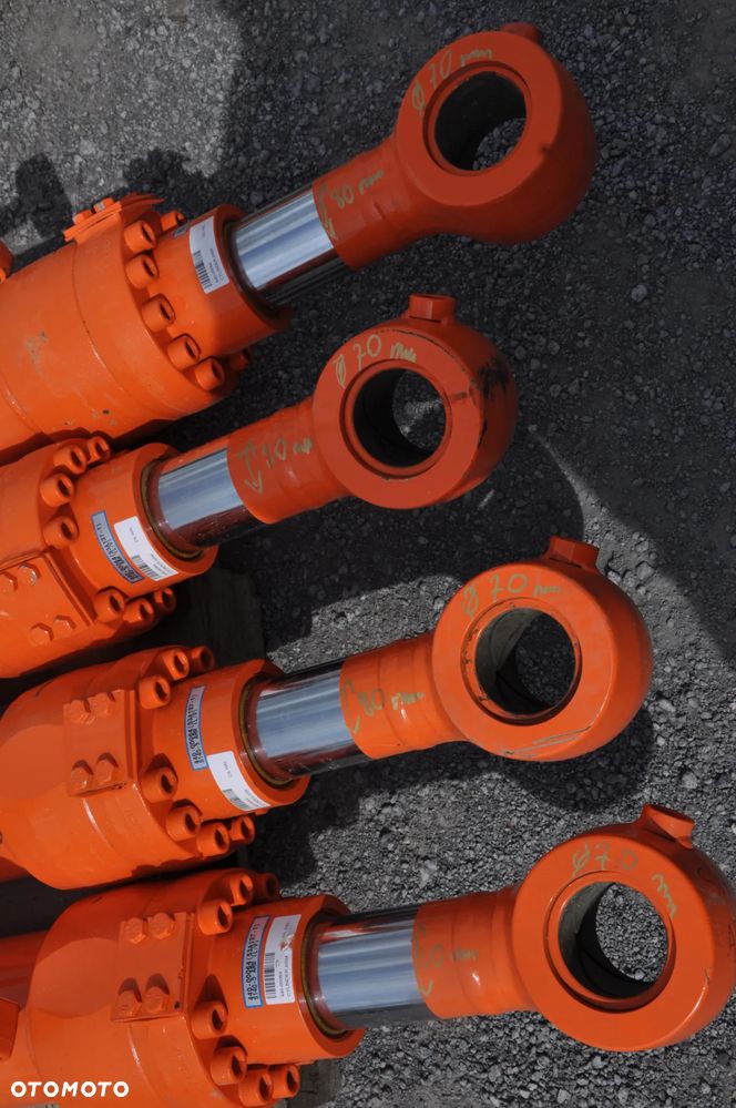 SIŁOWNIK HYDRAULICZNY  DOOSAN - 3