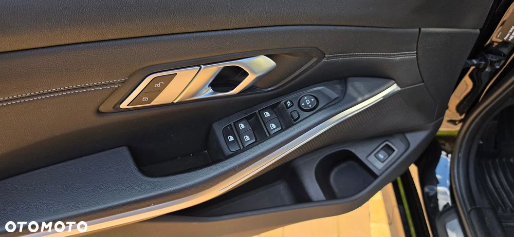 BMW Seria 3 320d Sport Line Shadow sport - 14