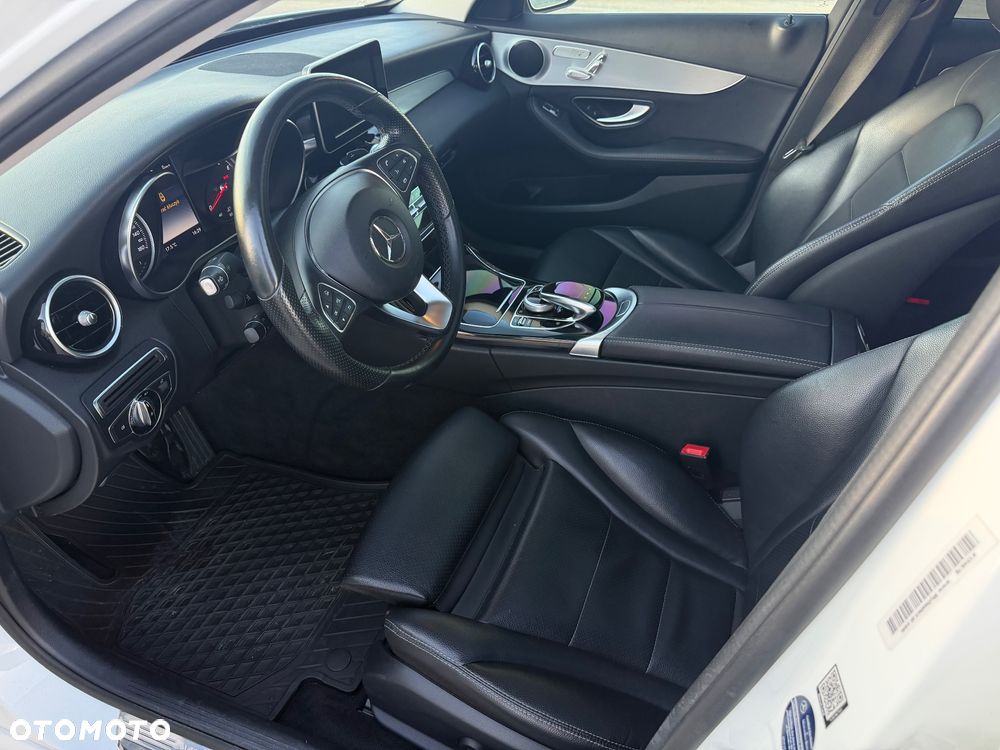 Mercedes-Benz Klasa C 300 7G-TRONIC - 23