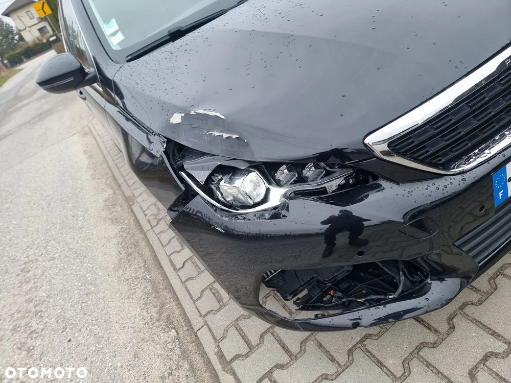 Peugeot 308 BlueHDi 130 EAT6 Stop & Start Allure Business-Paket - 32