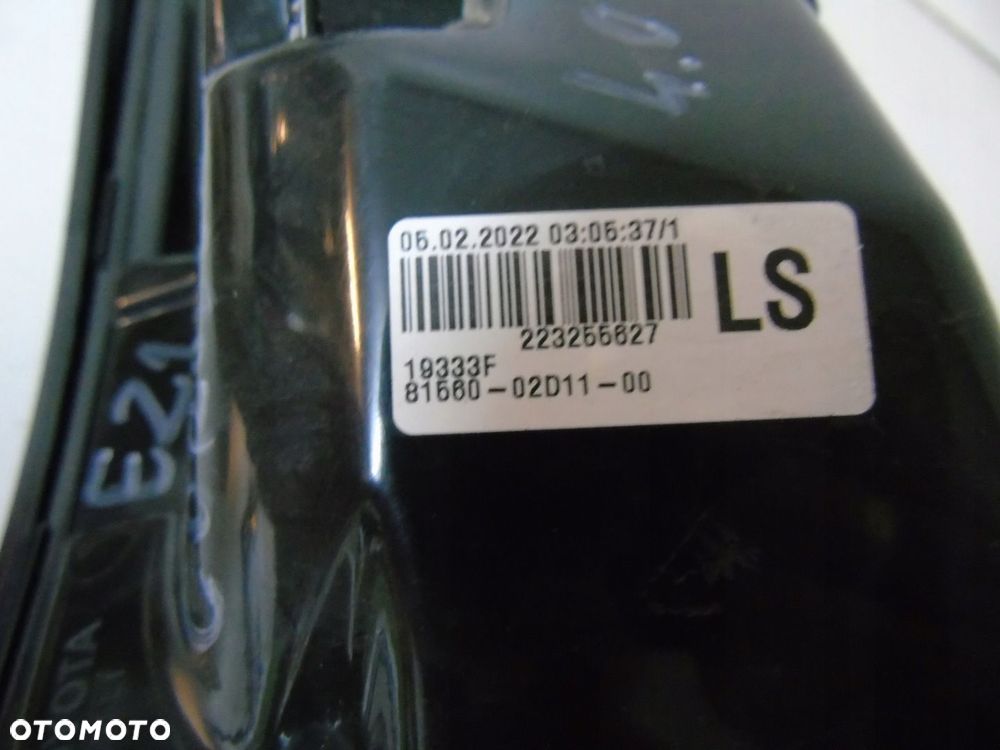 Toyota Corolla E21 sedan lampa tylna 81560-02D11-00 - 5