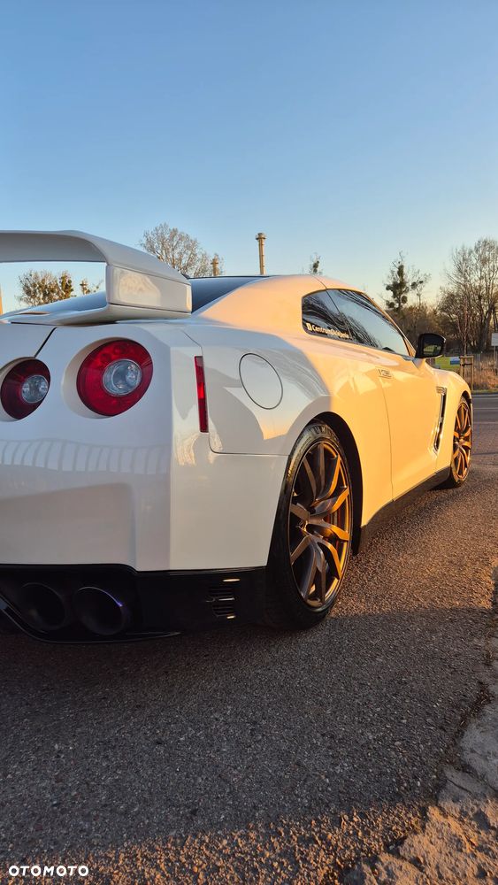 Nissan GT-R - 2