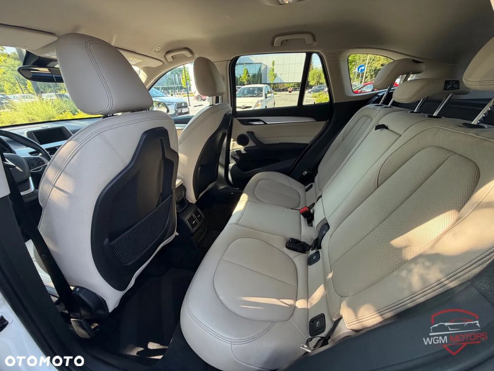 BMW X1 xDrive20i Advantage - 11