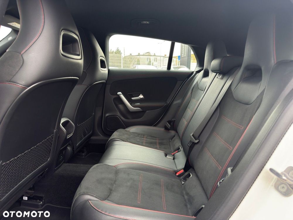 Mercedes-Benz CLA 180 AMG Line 7G-DCT - 25